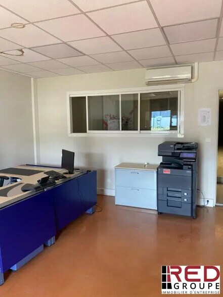 Office in Gardanne for lease - Interior Photo - Image 3 of 5