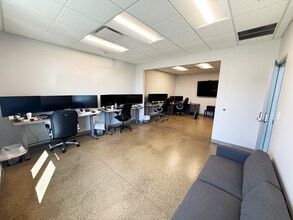 365-399 Miles Pky, Bartlett, IL for lease Interior Photo- Image 2 of 5