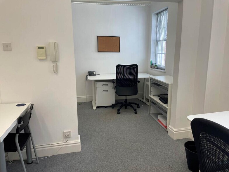 23 The Parade, Marlborough à louer - Photo du bâtiment - Image 3 de 5