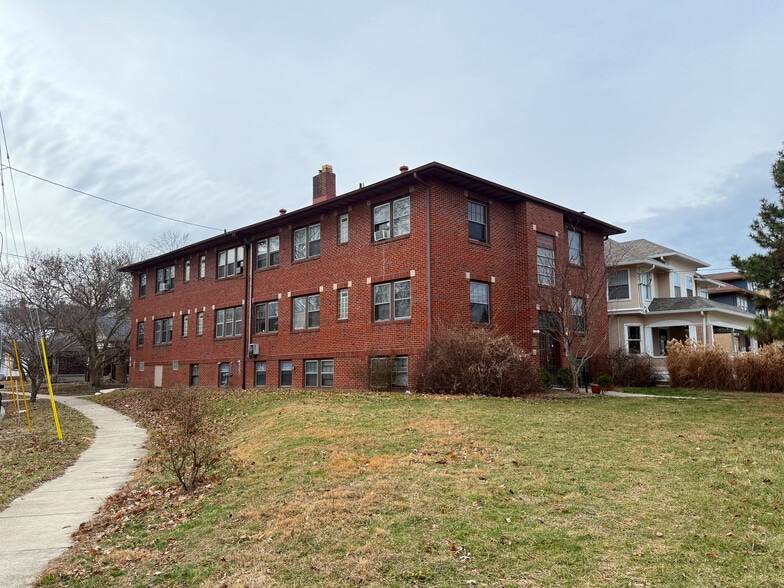 5819 E Washington St, Indianapolis, IN à vendre - Photo du bâtiment - Image 2 de 9