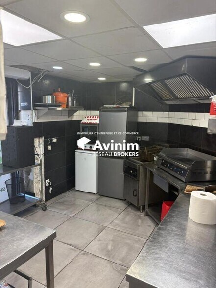 Retail in Les Pennes-Mirabeau for sale - Building Photo - Image 3 of 5