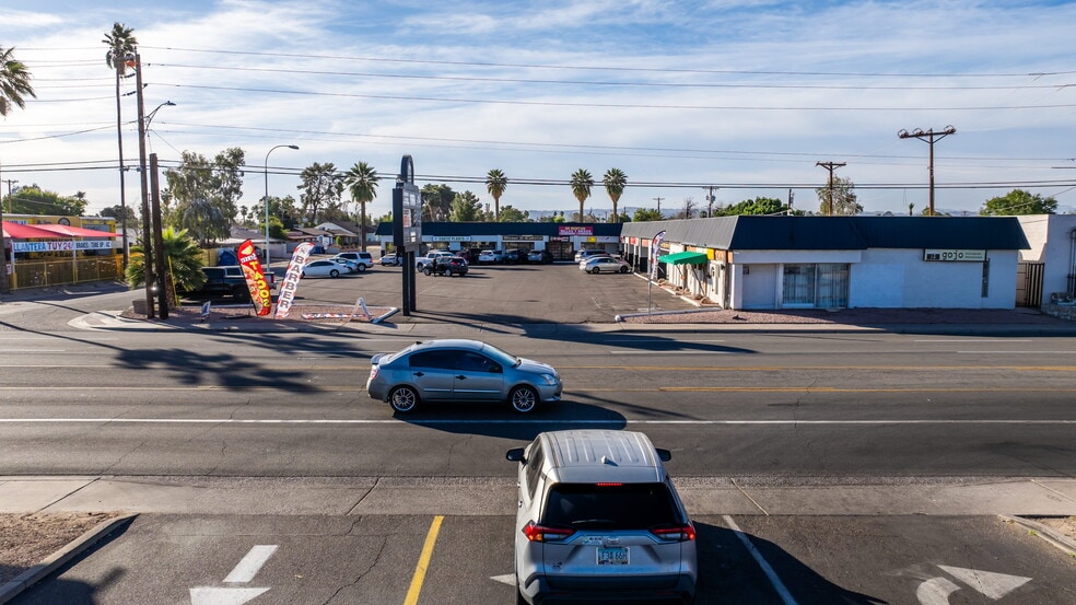 3015 E Thomas Rd, Phoenix, AZ à louer - Photo du bâtiment - Image 2 de 4