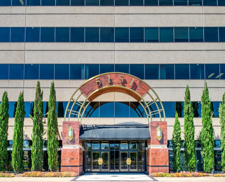 5151 Belt Line Rd, Dallas, TX à louer - Photo du bâtiment - Image 3 de 8
