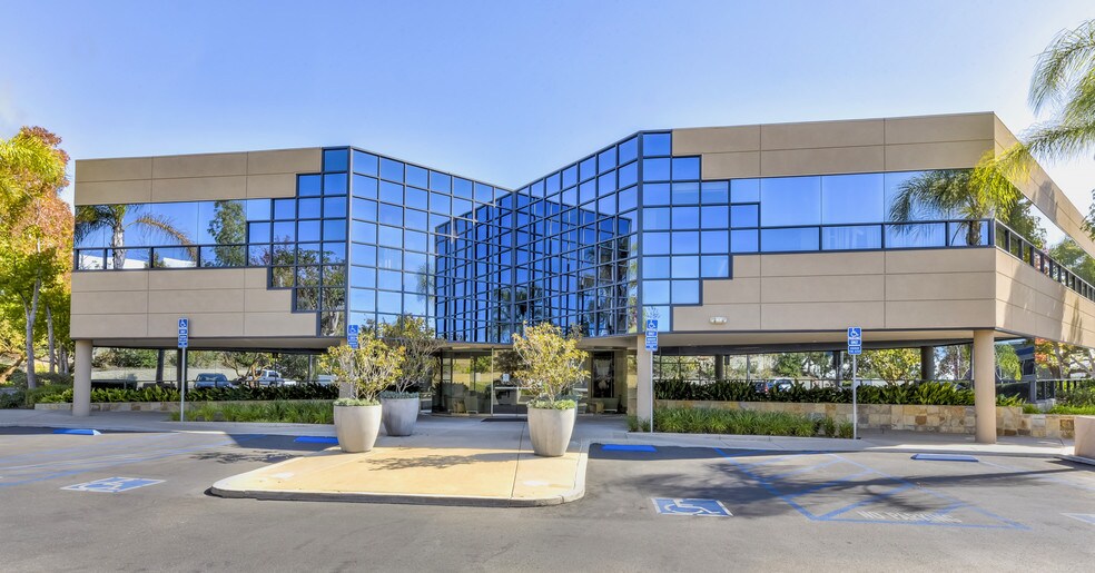 9990 Mesa Rim Rd, San Diego, CA à louer - Photo du bâtiment - Image 2 de 2