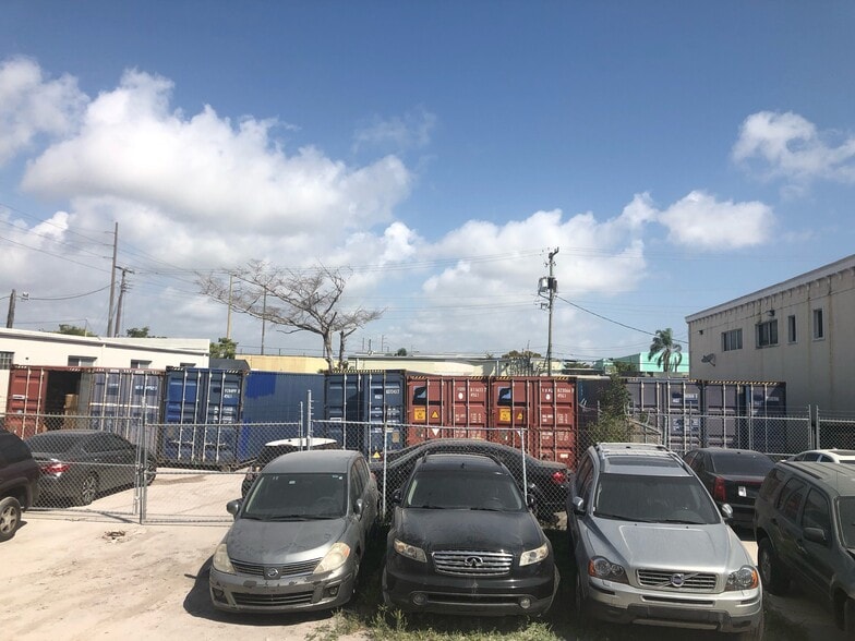 2035 Thomas St, Hollywood, FL for sale - Primary Photo - Image 1 of 14