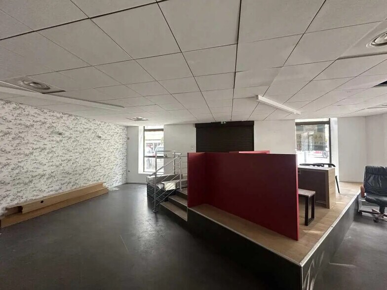 Retail in Lyon for lease - Building Photo - Image 2 of 9