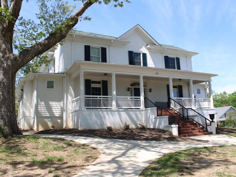 113 Appomattox St, Farmville, VA à vendre - Photo du bâtiment - Image 2 de 3
