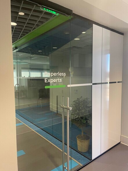 3049 S Sherwood Forest Blvd, Baton Rouge, LA à louer - Photo du bâtiment - Image 3 de 27