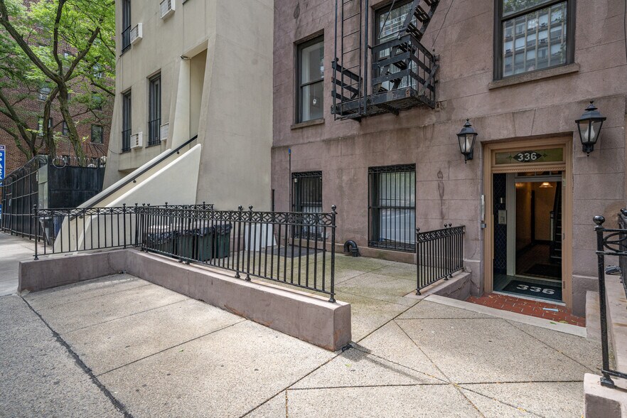336 E 30th St, New York, NY à vendre - Photo du bâtiment - Image 2 de 5