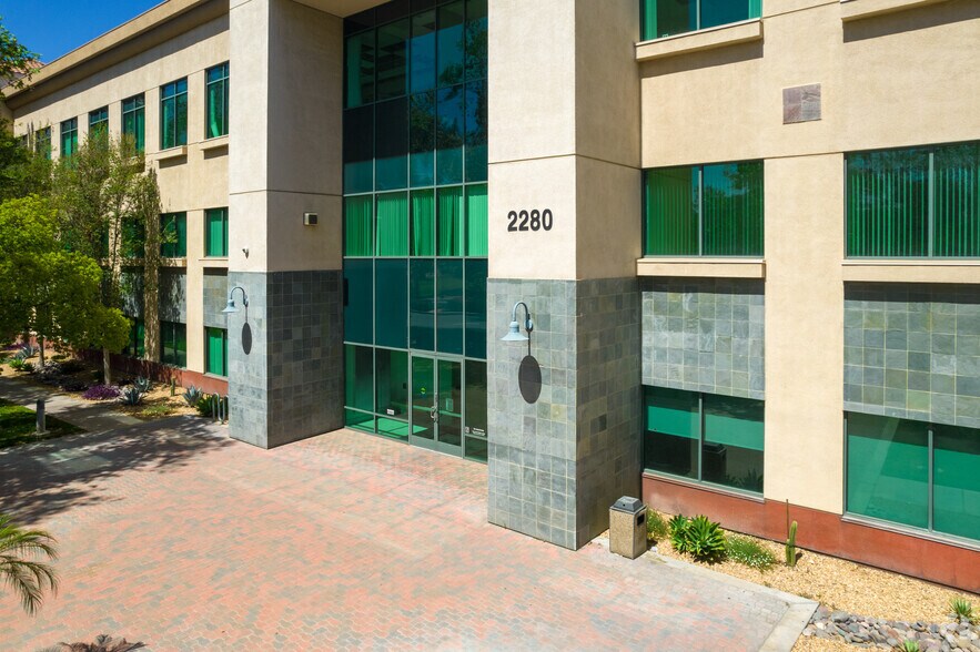 2280 Market St, Riverside, CA à louer - Photo du bâtiment - Image 3 de 8