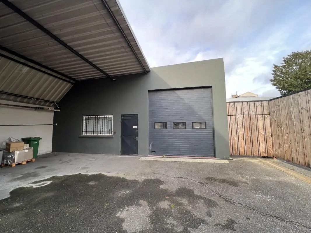 Industrial in Colombes for sale Building Photo- Image 1 of 10