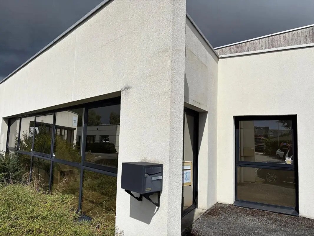 Office in Angers for lease Building Photo- Image 1 of 7