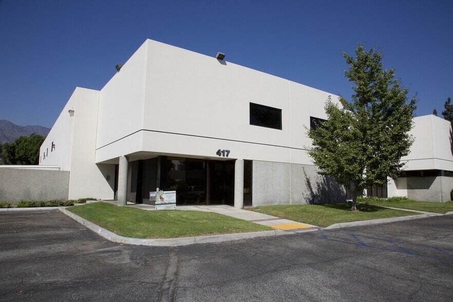 417 E Huntington Dr, Monrovia, CA à louer - Photo du bâtiment - Image 1 de 25