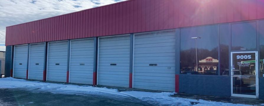 9005 W Brown Deer Rd, Milwaukee, WI à vendre Photo du bâtiment- Image 1 de 1