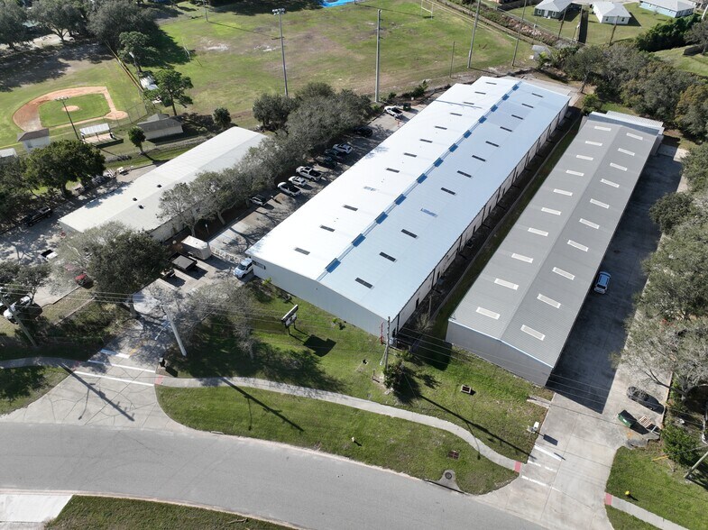 2280 Avocado Ave, Melbourne, FL à louer - Photo du bâtiment - Image 2 de 3