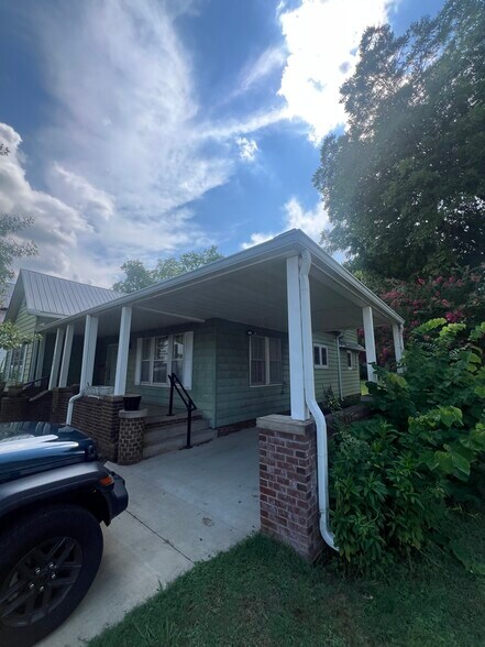 505 Grace Ave, Sevierville, TN à louer - Photo du bâtiment - Image 3 de 8