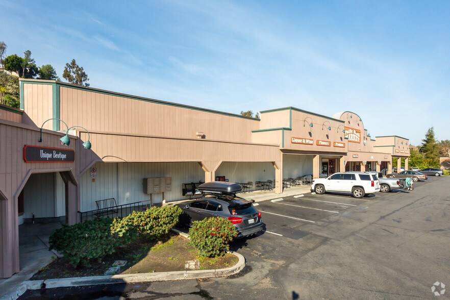 7520-7626 E Chapman Ave, Orange, CA à louer - Photo du bâtiment - Image 1 de 5