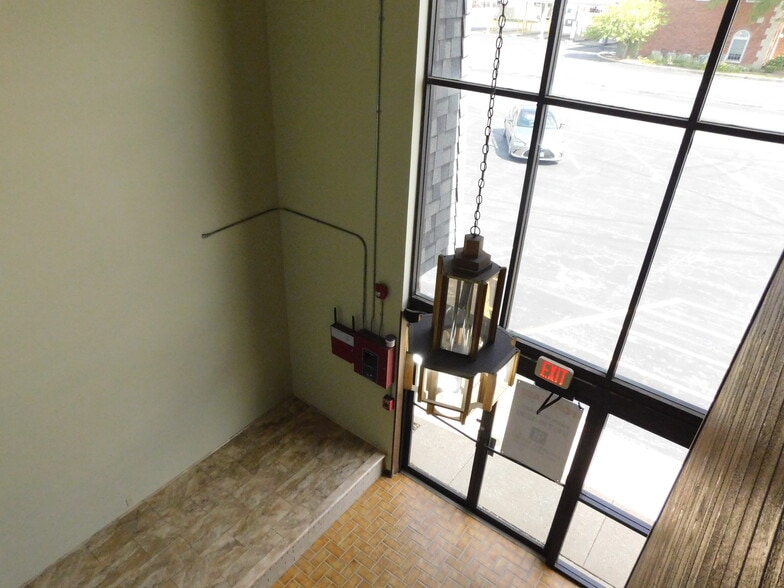 700 W Jefferson St, Shorewood, IL for lease - Lobby - Image 2 of 9