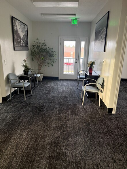 5665 S Redwood Rd, Taylorsville, UT à louer - Hall d’entrée - Image 2 de 2