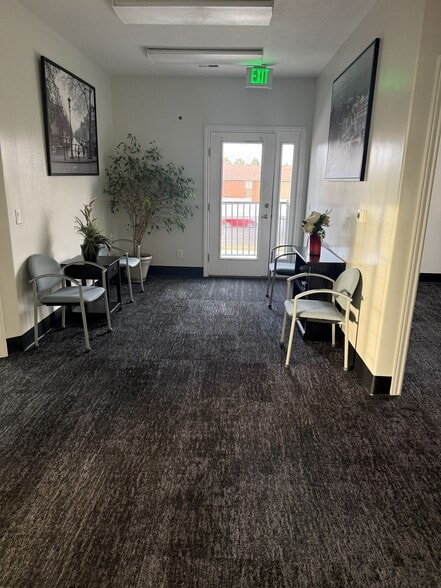 5665 S Redwood Rd, Taylorsville, UT for lease - Lobby - Image 2 of 2