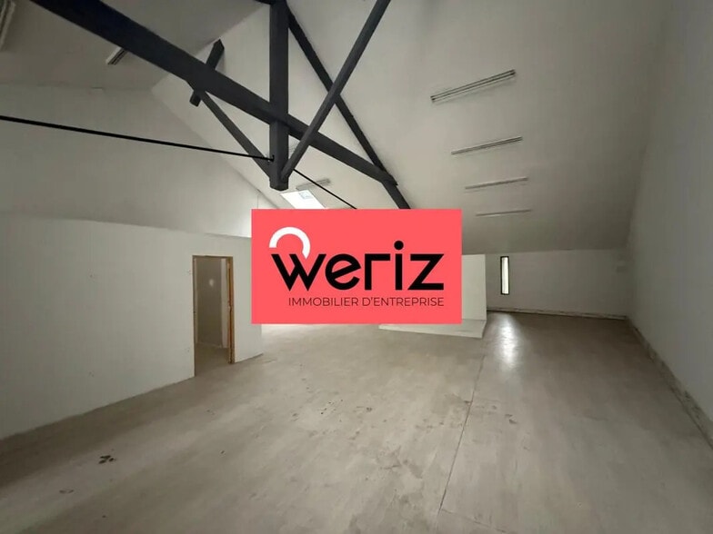 Flex in Marseille for lease - Interior Photo - Image 2 of 7