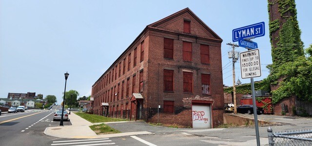 109 Lyman St, Holyoke, MA à vendre Photo du bâtiment- Image 1 de 1