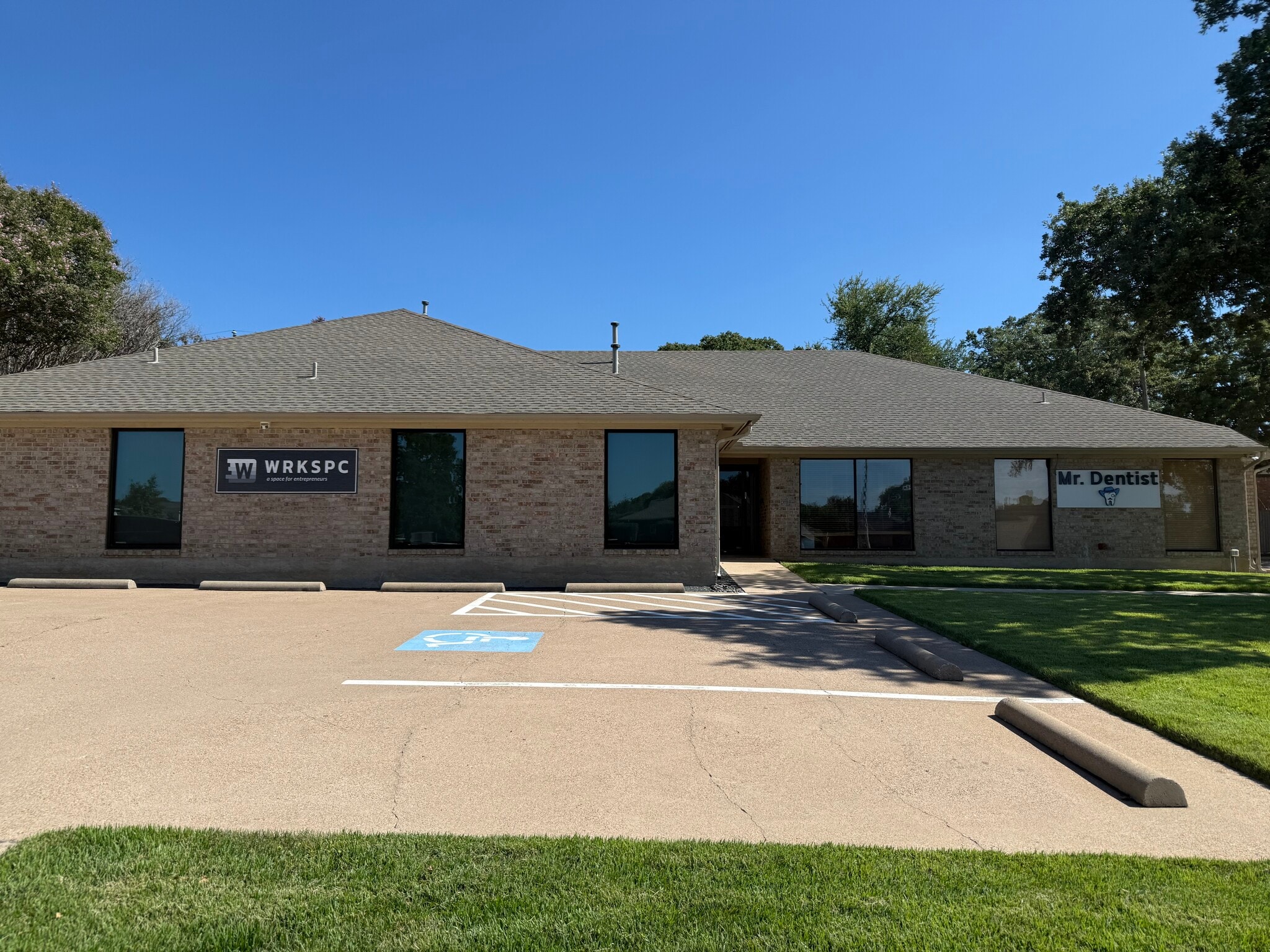 615 W Harwood Rd, Hurst, TX for sale Building Photo- Image 1 of 28