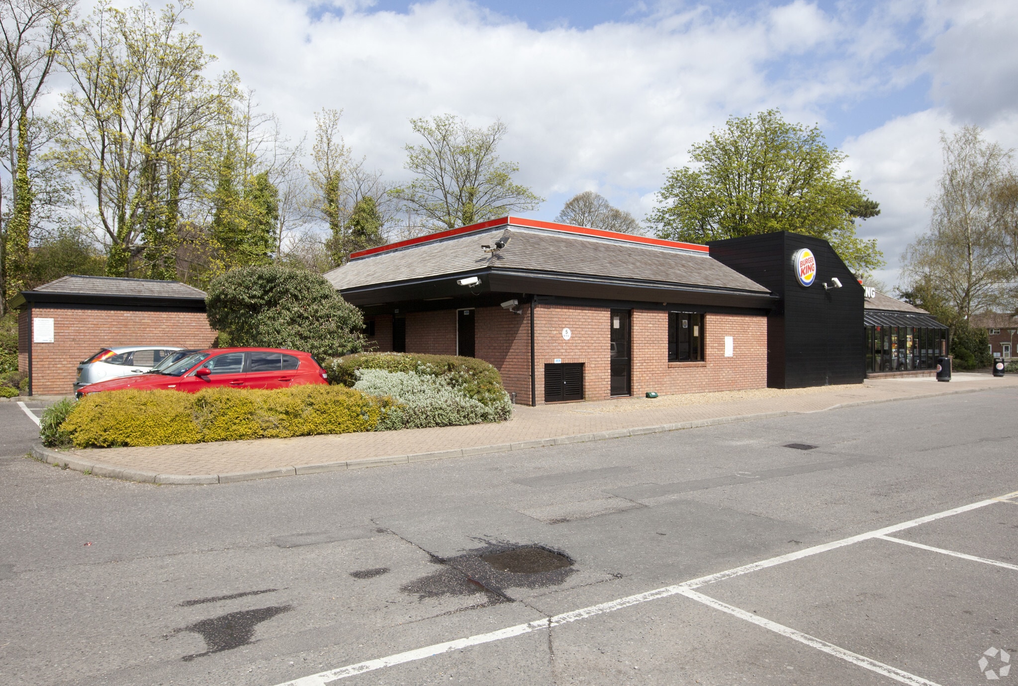 Burger King & IMO Carwash portfolio of 2 properties for sale on LoopNet.ca Primary Photo- Image 1 of 3