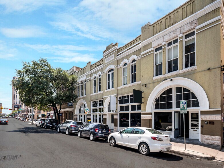 103-105 E 5th St, Austin, TX à louer - Photo du bâtiment - Image 1 de 7
