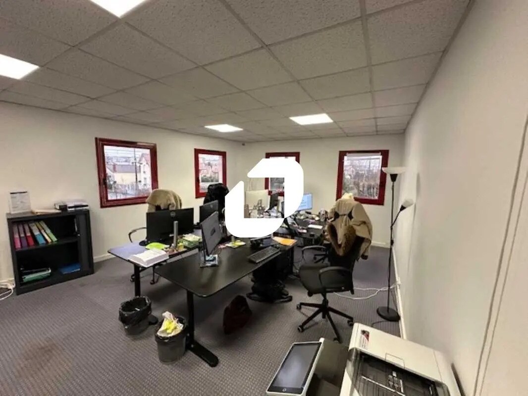 Office in Eaubonne for lease Interior Photo- Image 1 of 15