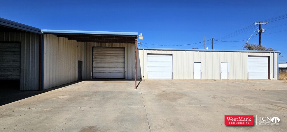 7002 Upland Ave, Lubbock, TX for lease - Building Photo - Image 2 of 4