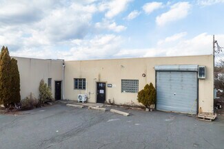 Plus de détails pour 130 Marine St, Farmingdale, NY - Industriel à vendre