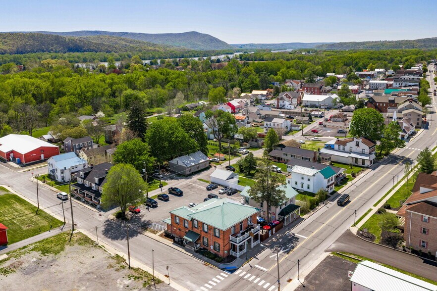 219 N Market St, Selinsgrove, PA à vendre - Photo du bâtiment - Image 2 de 95