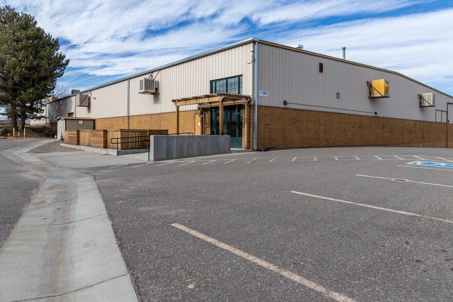 660 Compton St, Broomfield, CO à louer - Photo du bâtiment - Image 2 de 9