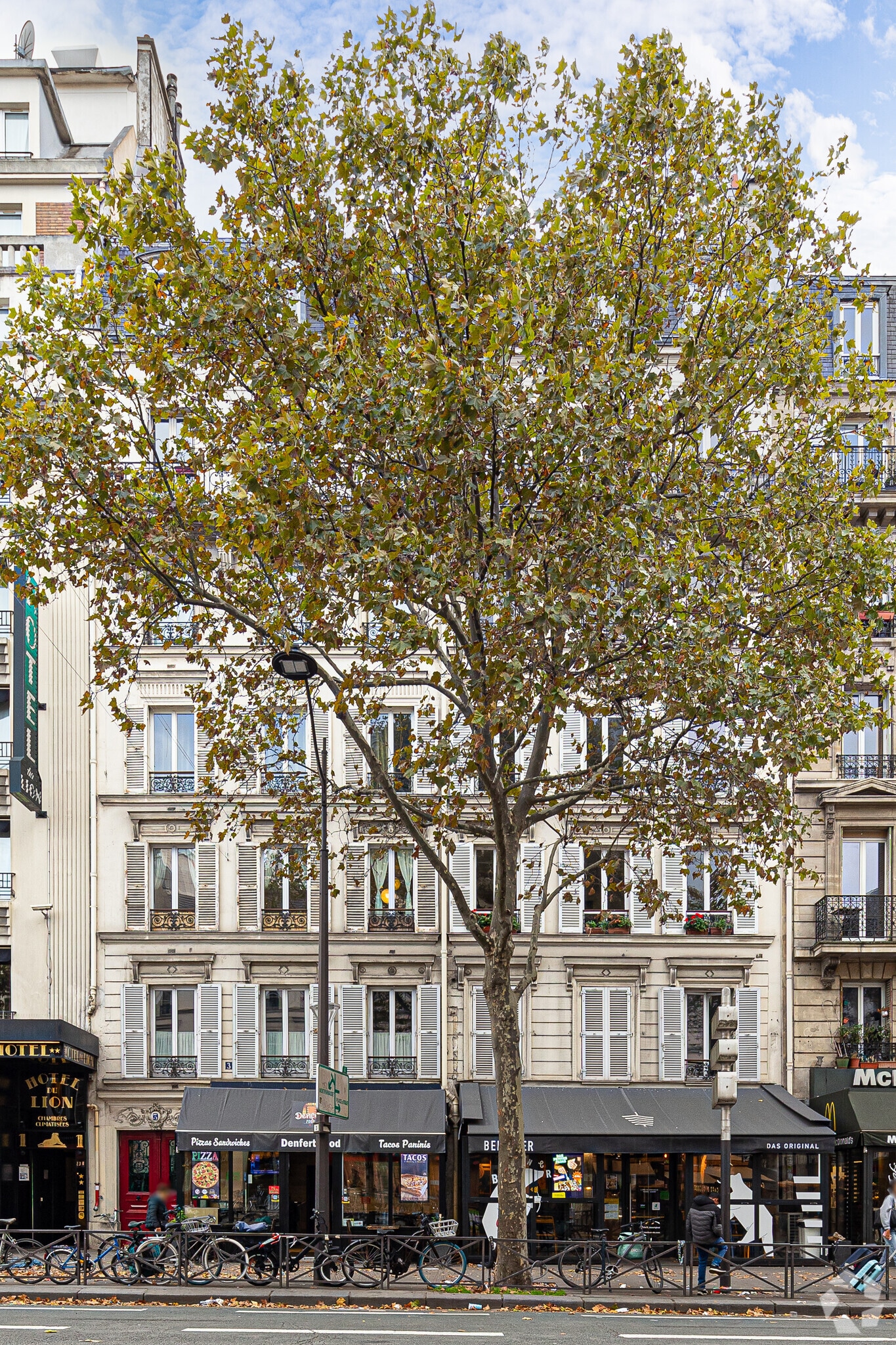 Avenue Du Général Leclerc, Paris for sale Primary Photo- Image 1 of 5