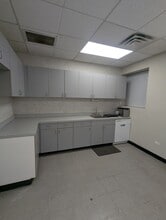 1893 Sheridan Rd, Highland Park, IL for lease Interior Photo- Image 1 of 4