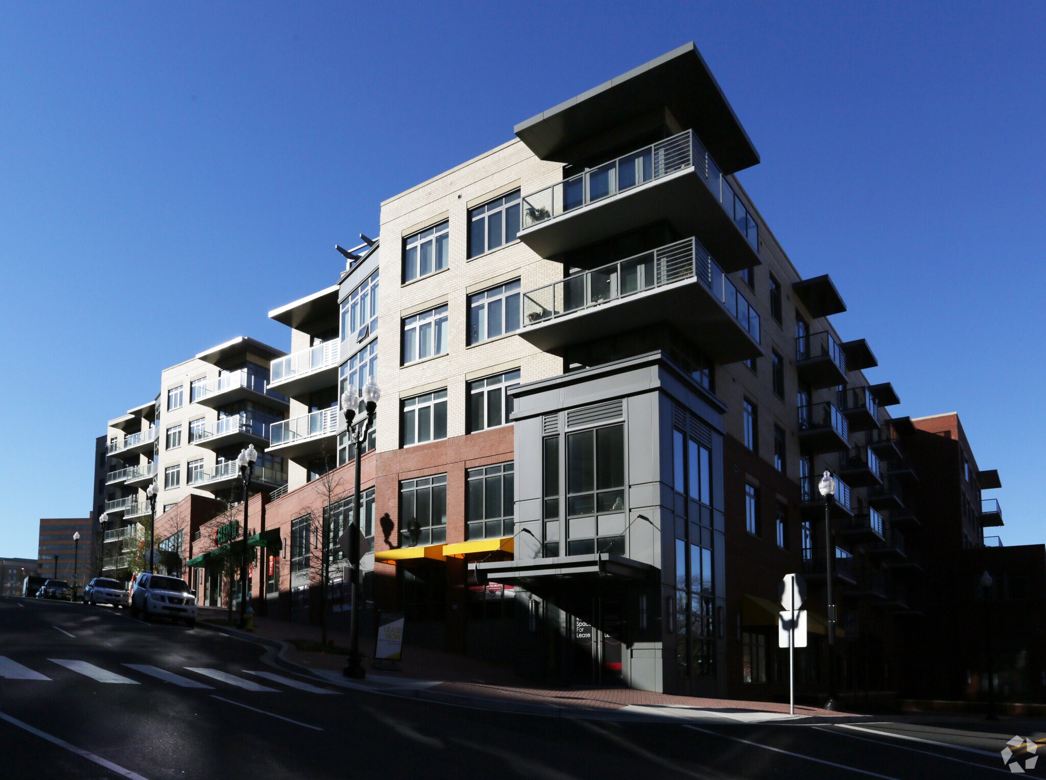 2001 Clarendon Blvd, Arlington, VA à louer Photo principale- Image 1 de 114