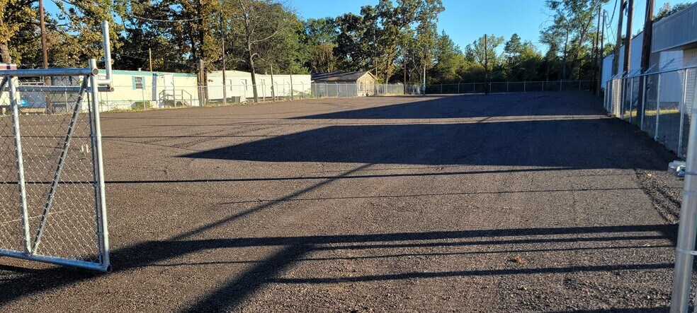 2824 E Highway 80, Longview, TX à louer - Photo du bâtiment - Image 2 de 5