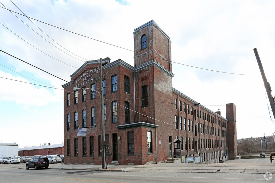 700 E Main St, Norristown, PA à louer - Photo du bâtiment - Image 3 de 6