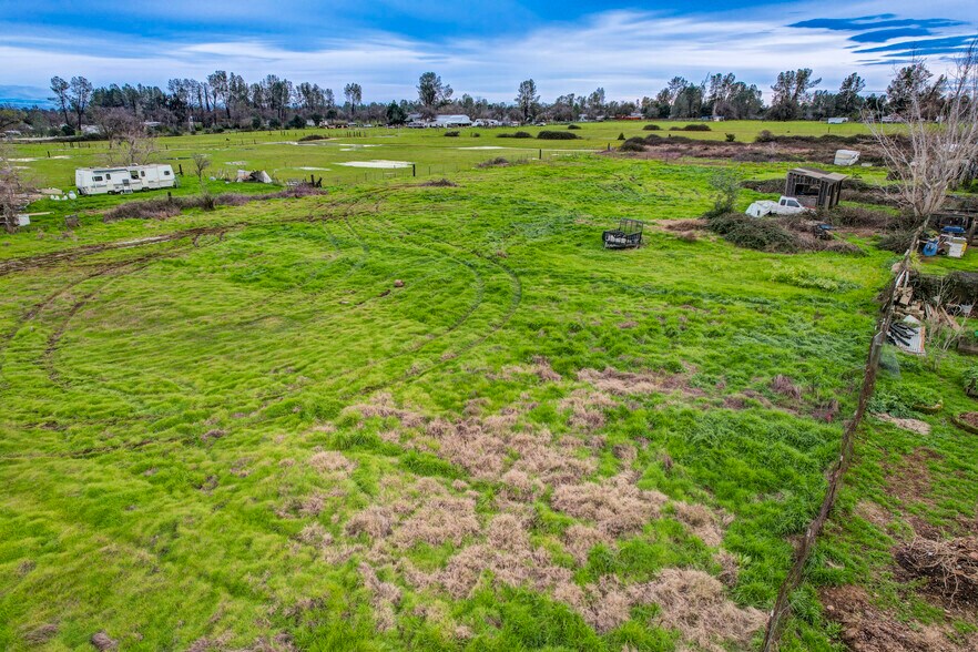 5243 Poplar Ave, Anderson, CA à vendre - Photo du bâtiment - Image 2 de 31
