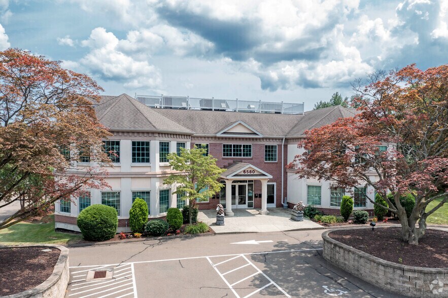 6580 Main St, Stratford, CT à louer - Photo principale - Image 1 de 12