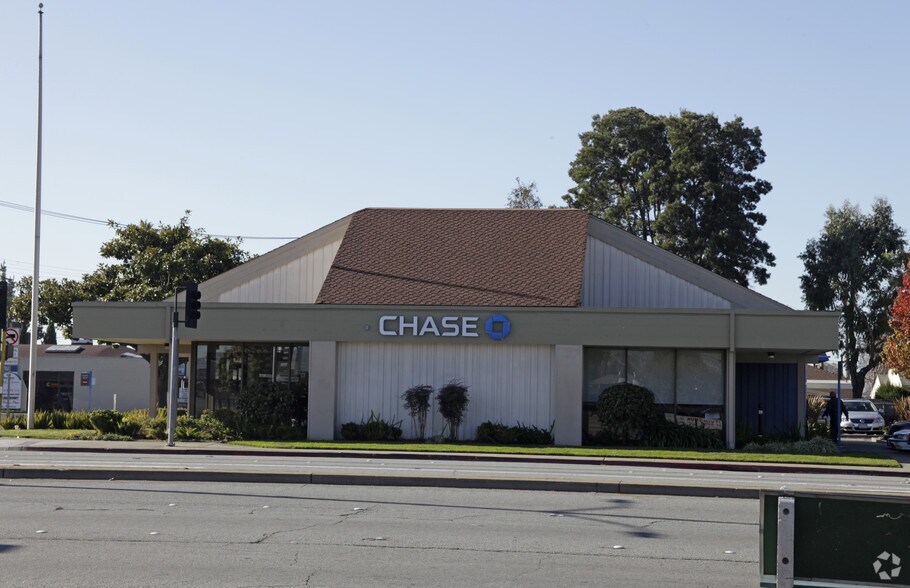 18499 Hesperian Blvd, San Lorenzo, CA à louer - Photo du bâtiment - Image 2 de 2