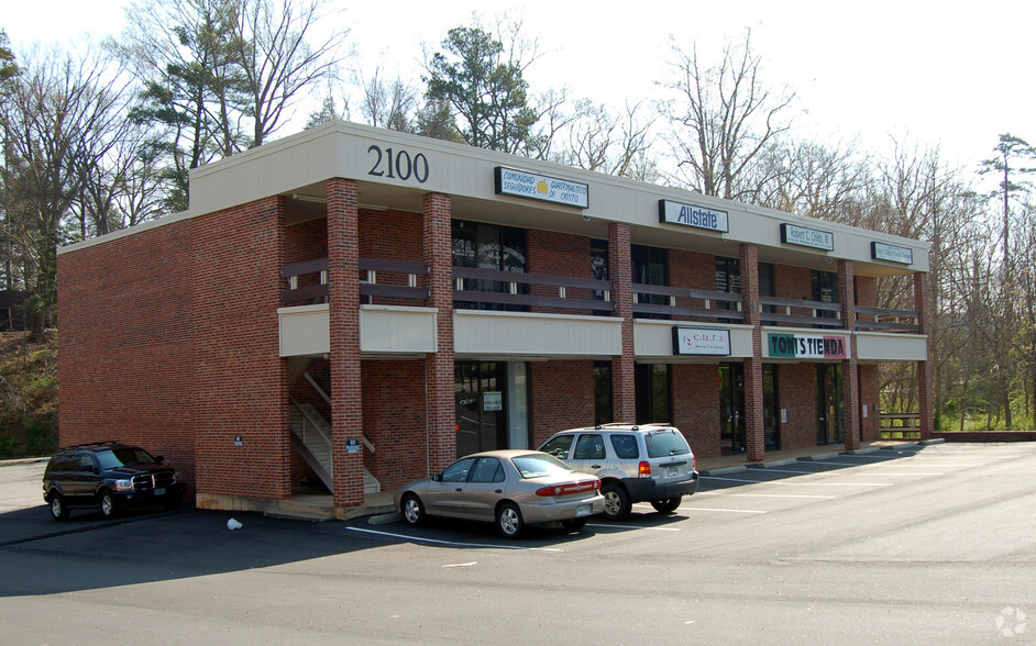 2100 Poinsett Hwy, Greenville, SC à louer - Photo du bâtiment - Image 2 de 23