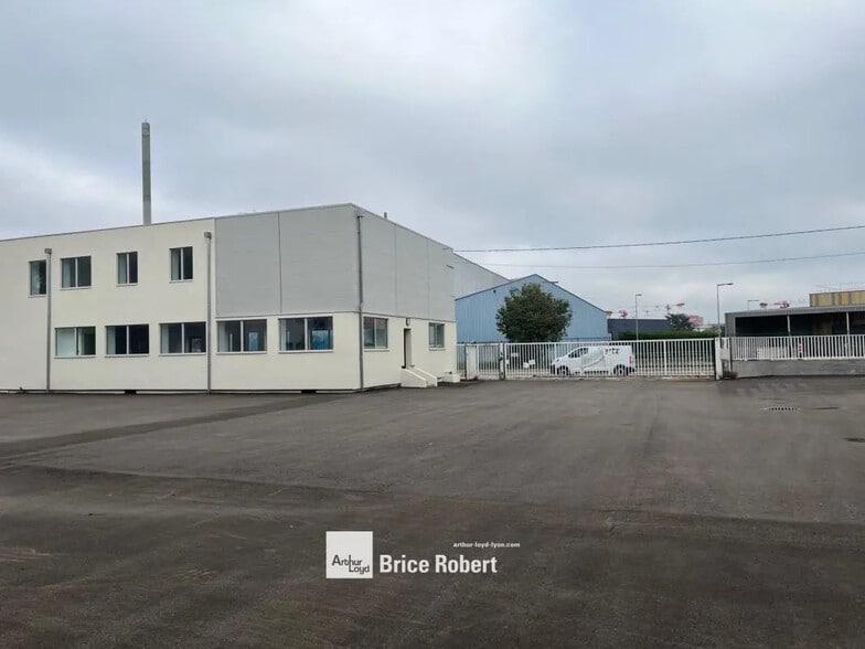 101 Rue du Dauphiné, Saint-Priest à vendre - Photo du bâtiment - Image 3 de 4