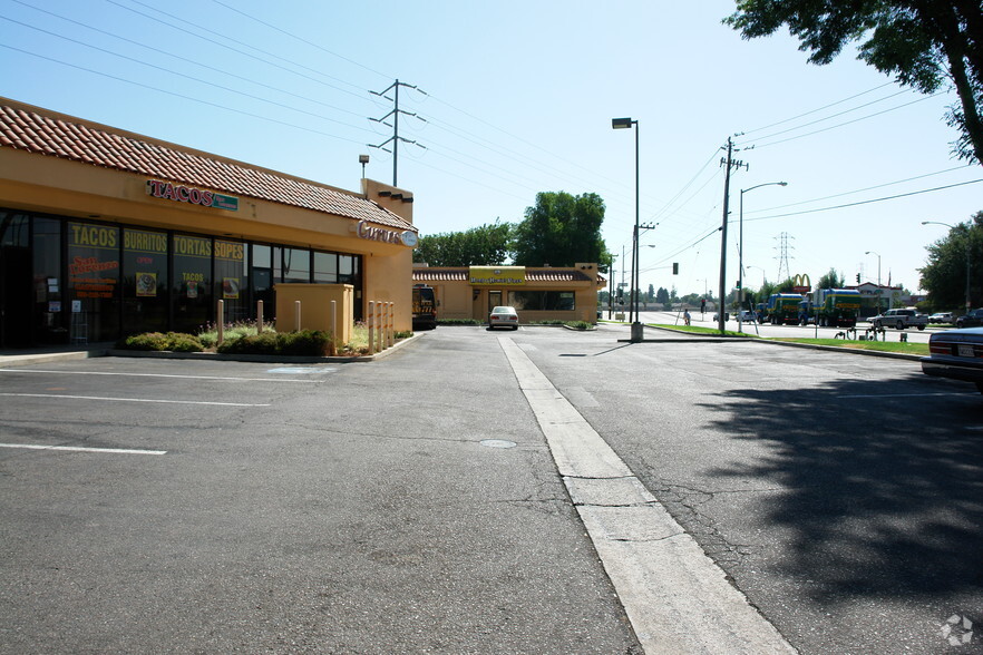 1418-1464 W Ashlan Ave, Fresno, CA à louer - Photo principale - Image 2 de 4