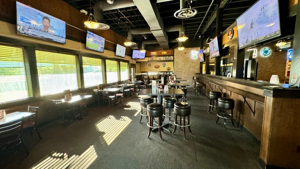 3333 Hwy 10 E, Moorhead, MN for sale - Interior Photo - Image 3 of 36