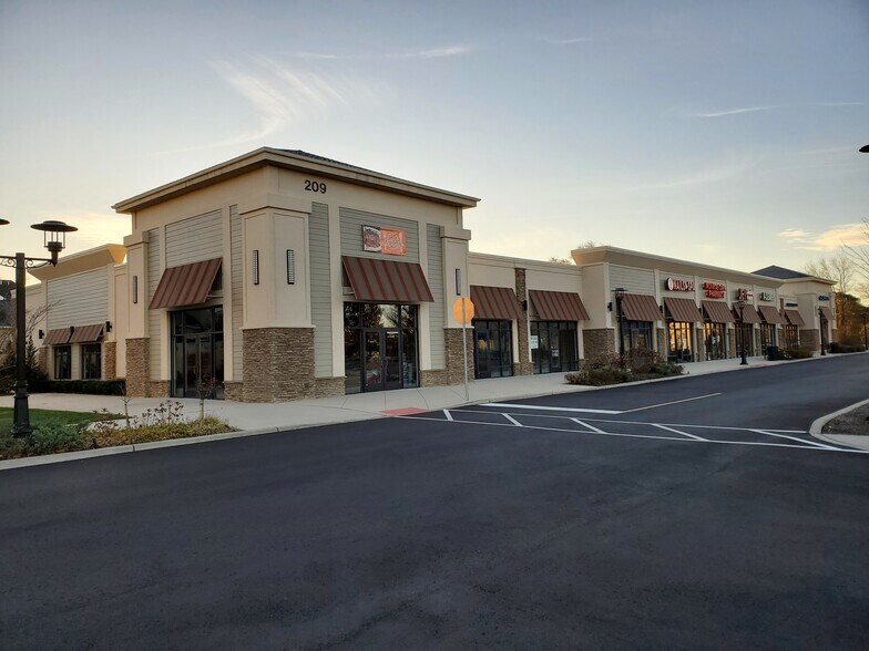 209 Applegarth Rd, Monroe Township, NJ à louer - Photo du bâtiment - Image 3 de 9