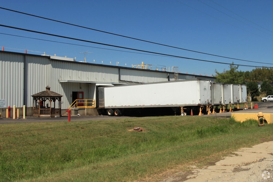 4400 Progress Blvd, Louisville, KY for sale - Building Photo - Image 3 of 4