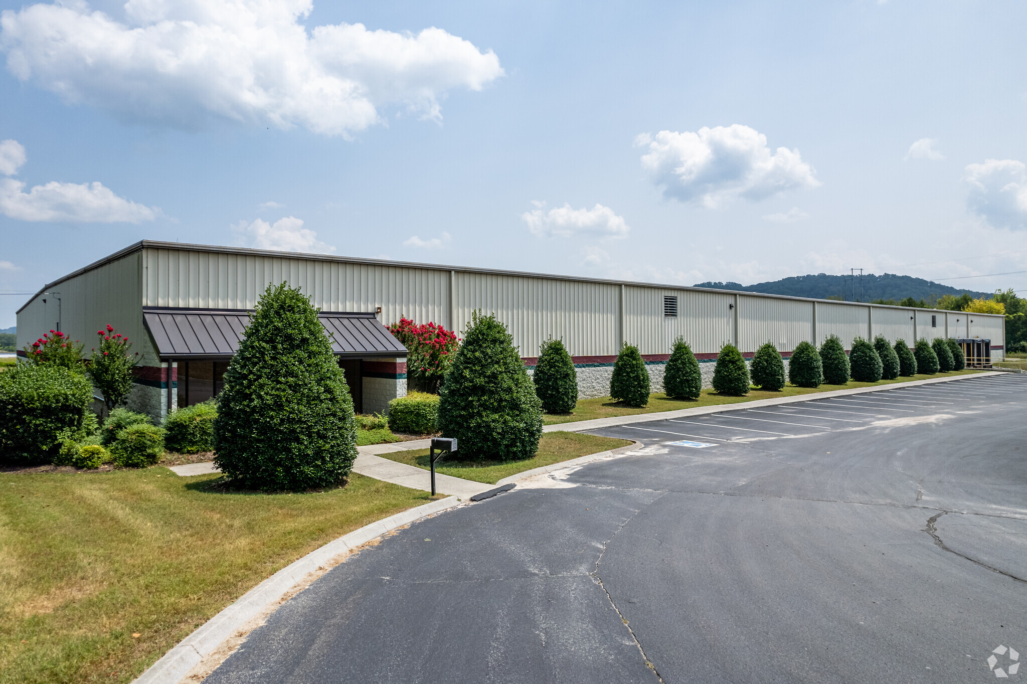 121 W Centre Stage Business Park, Clinton, TN for sale Building Photo- Image 1 of 1