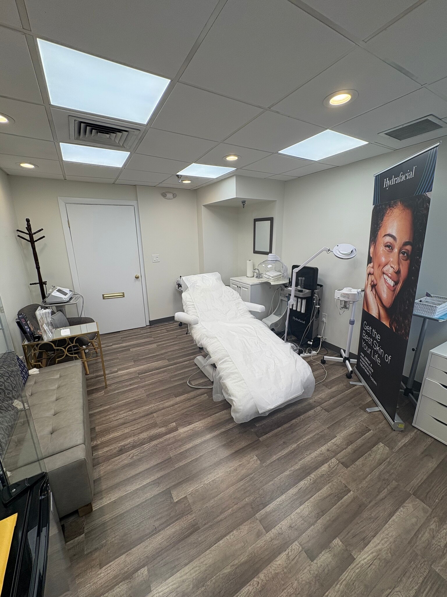 8 Grove St, Wellesley, MA for lease Building Photo- Image 1 of 2